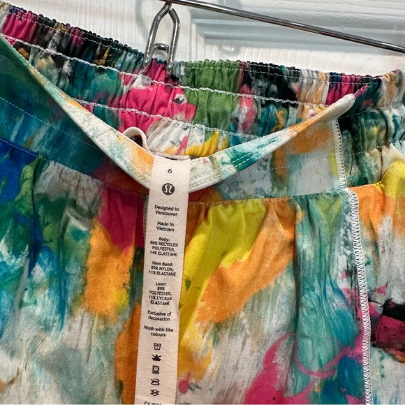 Lululemon Hotty Hot Low-Rise Lined Short 2.5” - Picture 5 of 7